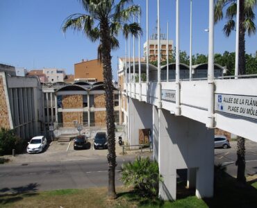 Passerelle de la Flânerie au Cap d’Agde, photographie d’illustration.