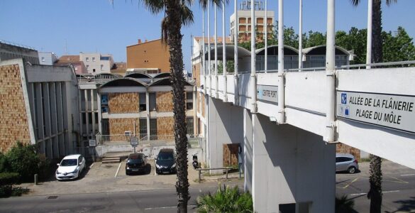 Passerelle de la Flânerie au Cap d’Agde, photographie d’illustration.