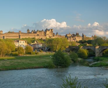Vue de Carcassonne, de l’Aude et du Pont-Vieux, photographie d’illustration.