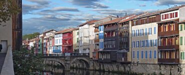 Les maisons sur l’Agout à Castres, photographie d’illustration de la ville.