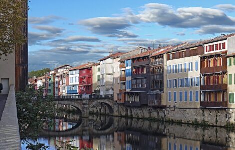 Les maisons sur l’Agout à Castres, photographie d’illustration de la ville.