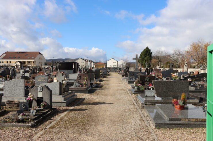 Cimetière de Maizières-lès-Metz — photo d’illustration sans lien établi avec les dégradations