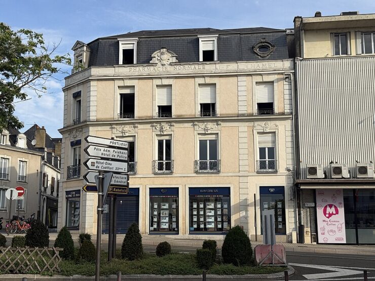 Place Franklin-Roosevelt au Mans, photographie du 31 juillet 2026.