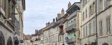 Rue du Commerce à Lons-le-Saunier, décembre 2025