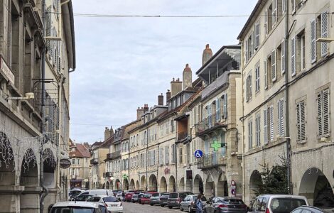 Rue du Commerce à Lons-le-Saunier, décembre 2025
