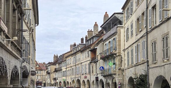 Rue du Commerce à Lons-le-Saunier, décembre 2025