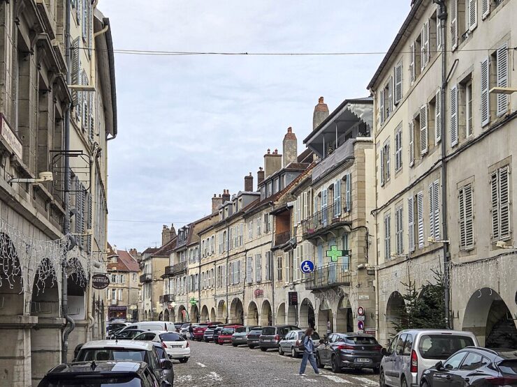 Rue du Commerce à Lons-le-Saunier, décembre 2025
