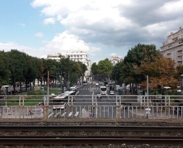 Place Jean-Macé à Lyon vue depuis la gare, en septembre 2022.