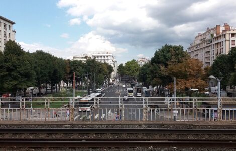 Place Jean-Macé à Lyon vue depuis la gare, en septembre 2022.