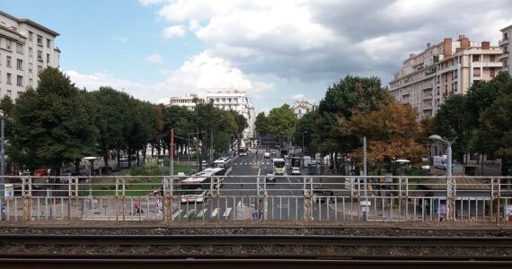 Place Jean-Macé à Lyon vue depuis la gare, en septembre 2022.