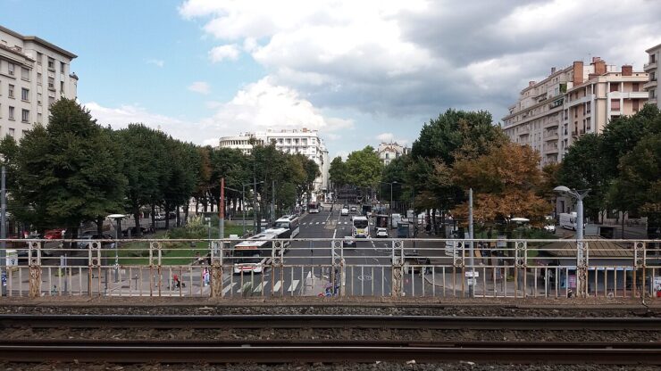 Place Jean-Macé à Lyon vue depuis la gare, en septembre 2022.