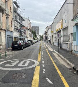 Rue Victor-Hugo à Malakoff, photographiée le 11 août 2023.