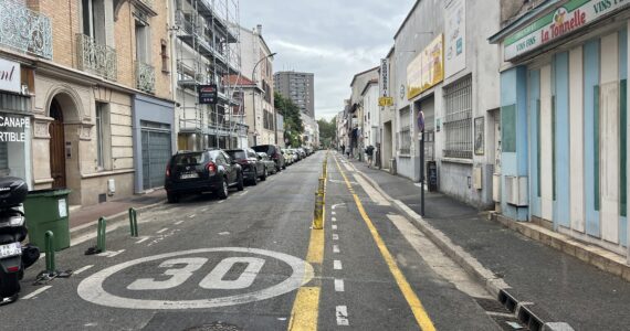 Rue Victor-Hugo à Malakoff, photographiée le 11 août 2023.