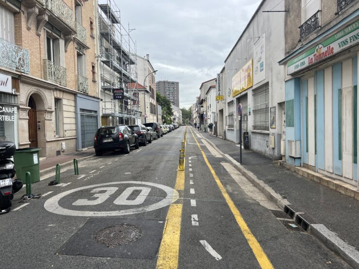 Rue Victor-Hugo à Malakoff, photographiée le 11 août 2023.