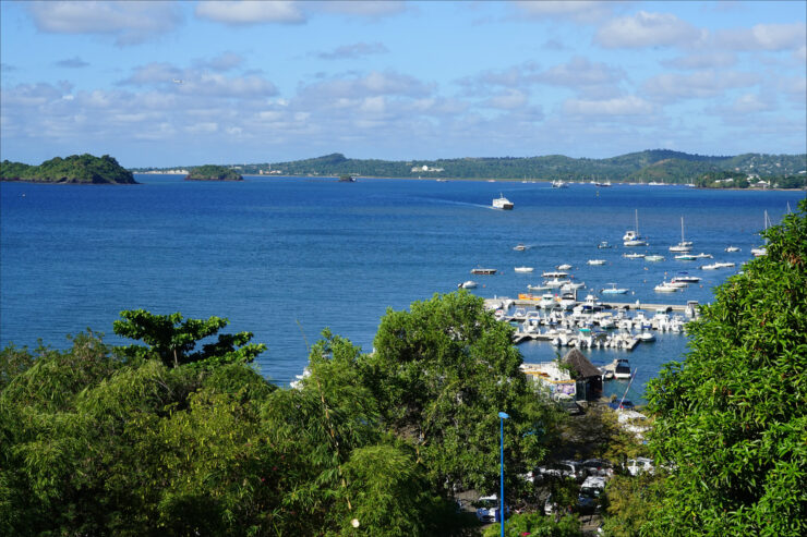 Vue du port de Mamoudzou à Mayotte, photographie de mai 2017.