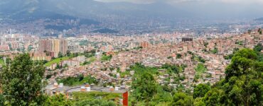 Vue de Medellín depuis le quartier de Robledo, photographie d’illustration.