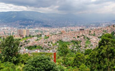 Vue de Medellín depuis le quartier de Robledo, photographie d’illustration.