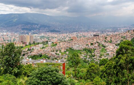Vue de Medellín depuis le quartier de Robledo, photographie d’illustration.
