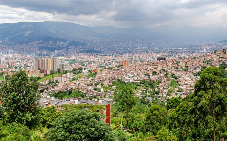 Vue de Medellín depuis le quartier de Robledo, photographie d’illustration.
