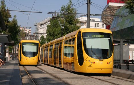 Deux tramways à Porte-Jeune à Mulhouse en août 2009, photo d’illustration ne montrant pas l’agression.