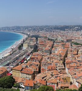 Vue de Nice depuis la colline du Château, photographie d’illustration de la ville.