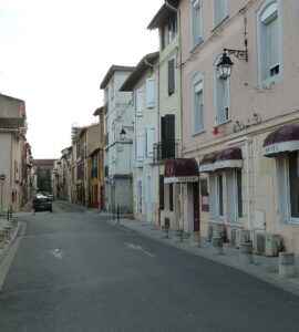 Place Albert-Tournier dans le centre de Pamiers, photographie d’illustration de décembre 2015.
