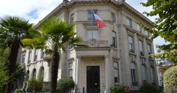 Illustration Bladi d'un article sur l'annulation d'une OQTF visant un ressortissant marocain à Pau