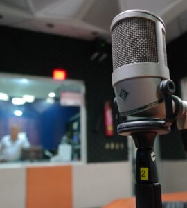 Microphone dans un studio de radio
