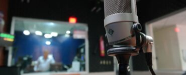 Microphone dans un studio de radio