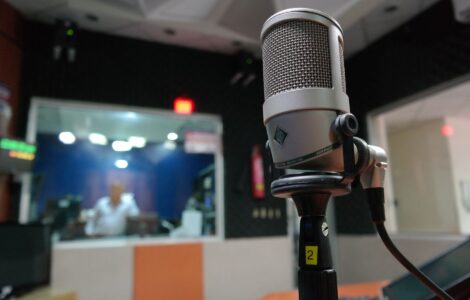 Microphone dans un studio de radio