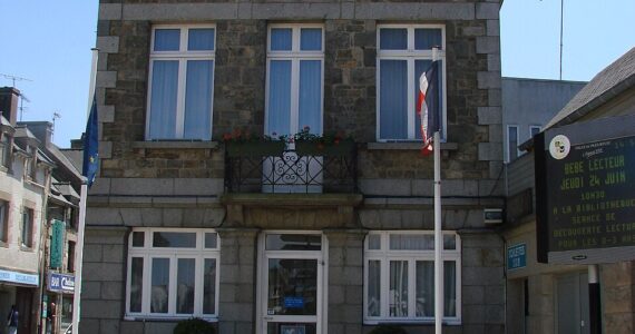 Mairie de Pleurtuit, photographie d’illustration de juin 2010.