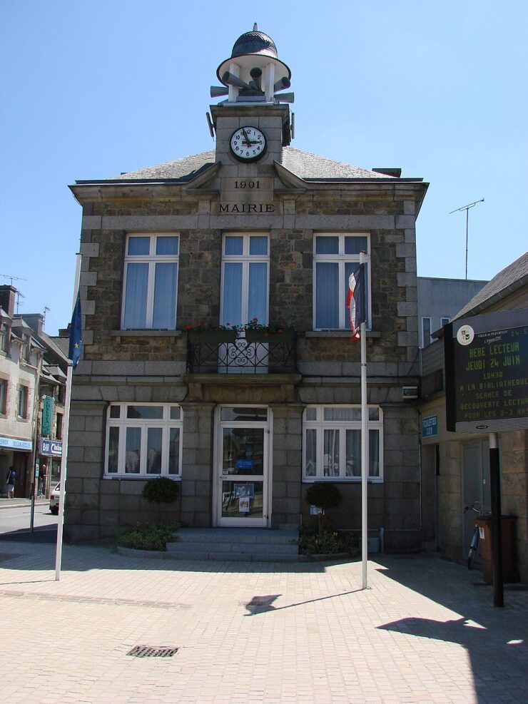 Mairie de Pleurtuit, photographie d’illustration de juin 2010.