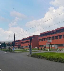 Site hospitalier de Purpan et voies du tramway à Toulouse, août 2019.