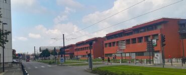 Site hospitalier de Purpan et voies du tramway à Toulouse, août 2019.