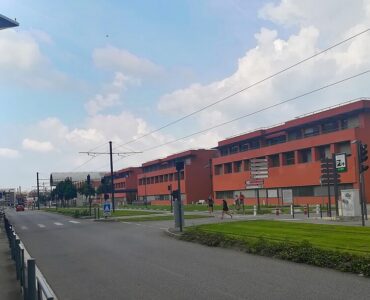 Site hospitalier de Purpan et voies du tramway à Toulouse, août 2019.