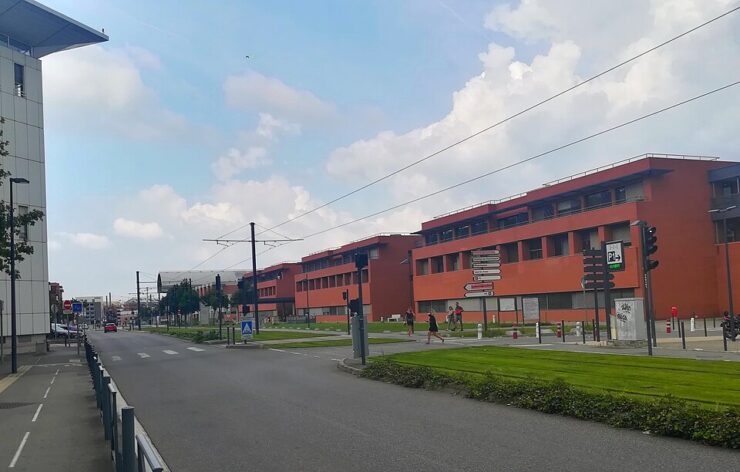 Site hospitalier de Purpan et voies du tramway à Toulouse, août 2019.