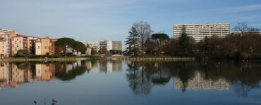 Parc et lac de la Reynerie à Toulouse, photographie d’illustration du quartier.