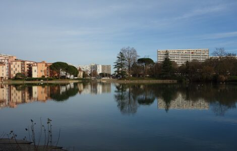 Parc et lac de la Reynerie à Toulouse, photographie d’illustration du quartier.