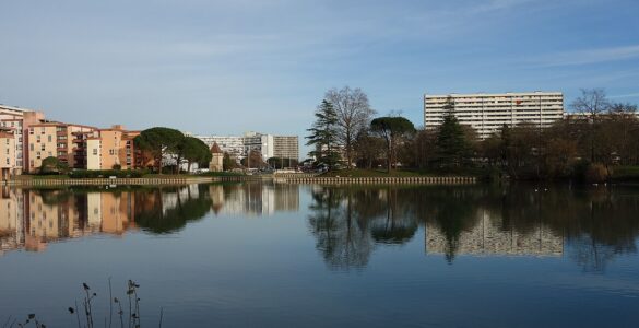 Parc et lac de la Reynerie à Toulouse, photographie d’illustration du quartier.