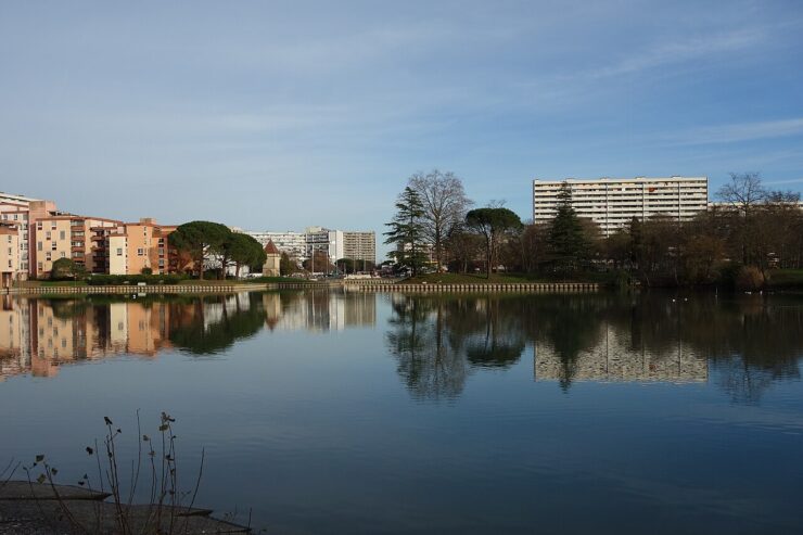Parc et lac de la Reynerie à Toulouse, photographie d’illustration du quartier.