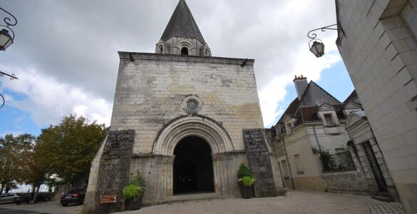 La collégiale Saint-Ours à Loches, photographie d’illustration du patrimoine religieux.