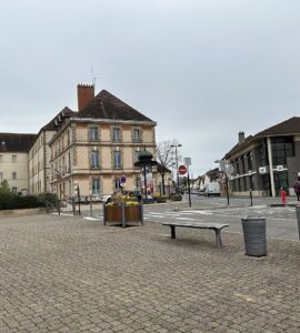 La place Jules-Ferry à Yzeure, photographie d’illustration de la commune.