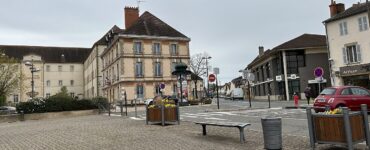 La place Jules-Ferry à Yzeure, photographie d’illustration de la commune.