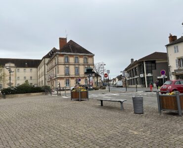 La place Jules-Ferry à Yzeure, photographie d’illustration de la commune.