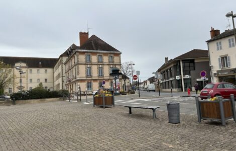 La place Jules-Ferry à Yzeure, photographie d’illustration de la commune.