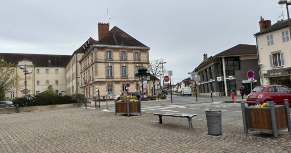 La place Jules-Ferry à Yzeure, photographie d’illustration de la commune.