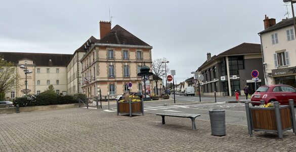 La place Jules-Ferry à Yzeure, photographie d’illustration de la commune.