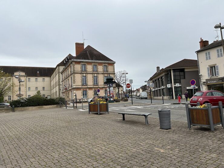 La place Jules-Ferry à Yzeure, photographie d’illustration de la commune.