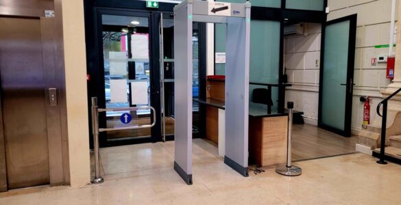 Palais de justice d’Alès, où un adolescent de 16 ans est soupçonné d’avoir agressé un agent de sécurité