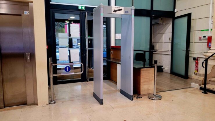 Palais de justice d’Alès, où un adolescent de 16 ans est soupçonné d’avoir agressé un agent de sécurité